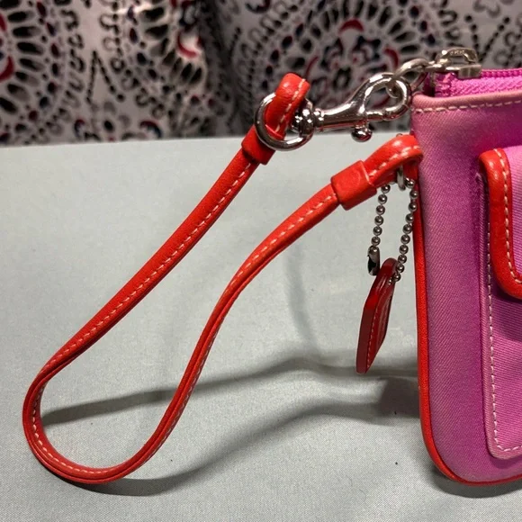Coach Fab Field Pink Canvas Orange Leather Buckle Pockets Wristlet Vintage GUC - Picture 2 of 10